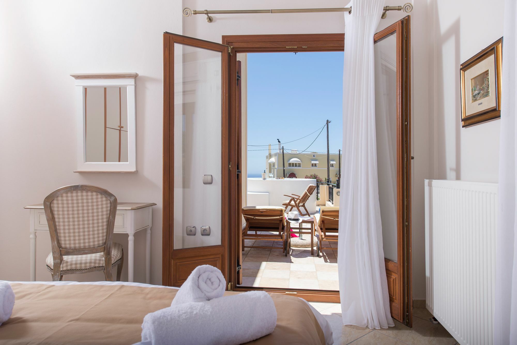 Vineyard Exclusive Suites Akrotírion Esterno foto