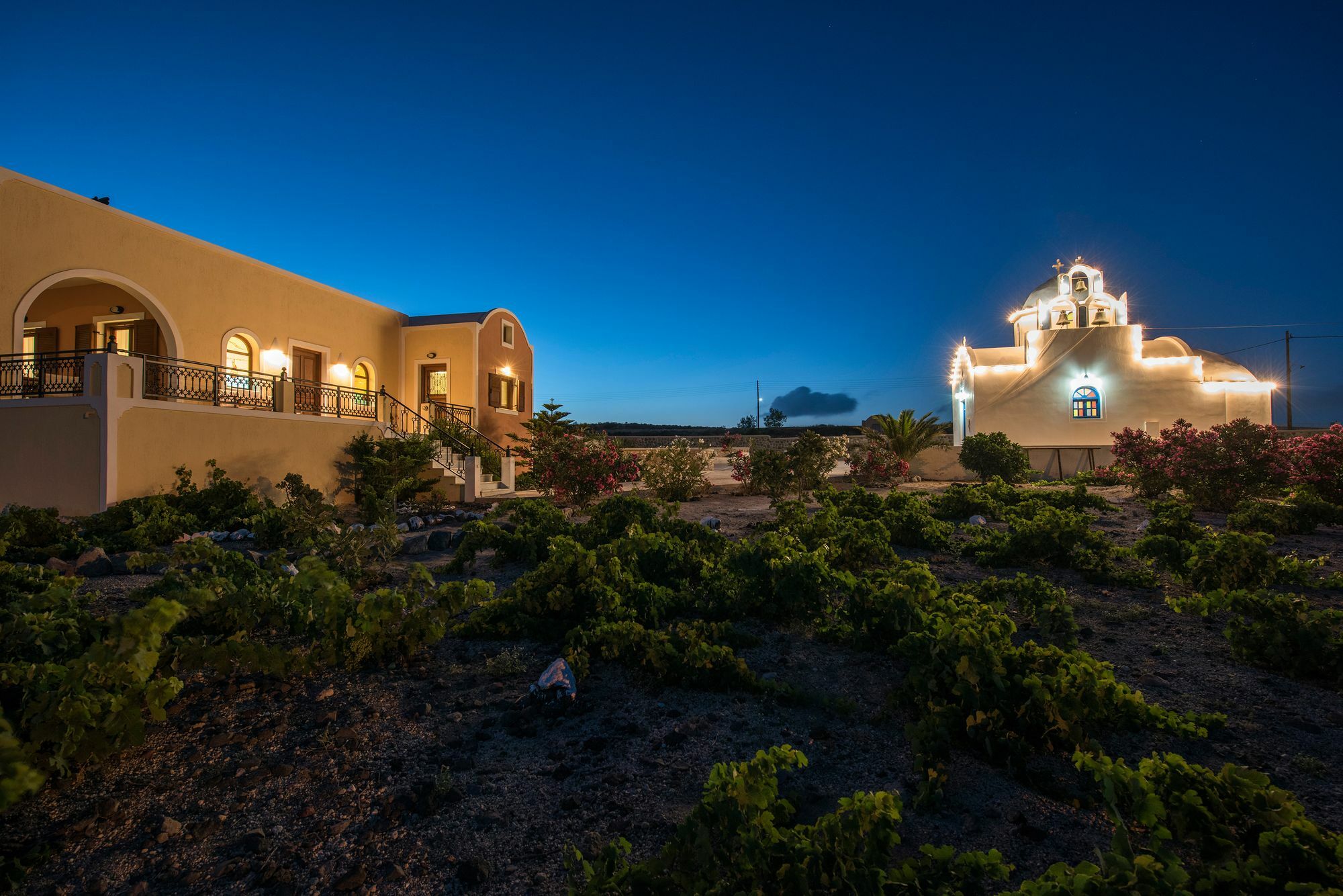 Vineyard Exclusive Suites Akrotírion Esterno foto