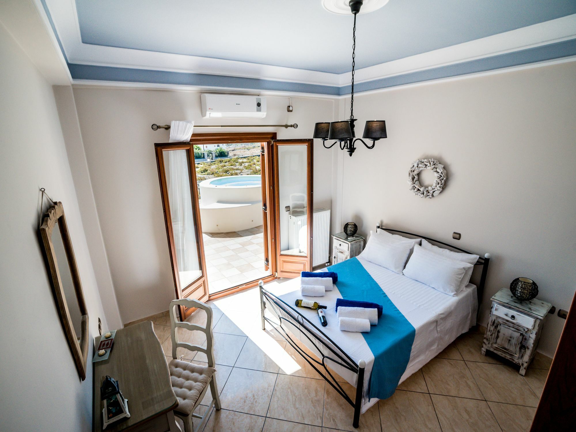 Vineyard Exclusive Suites Akrotírion Esterno foto