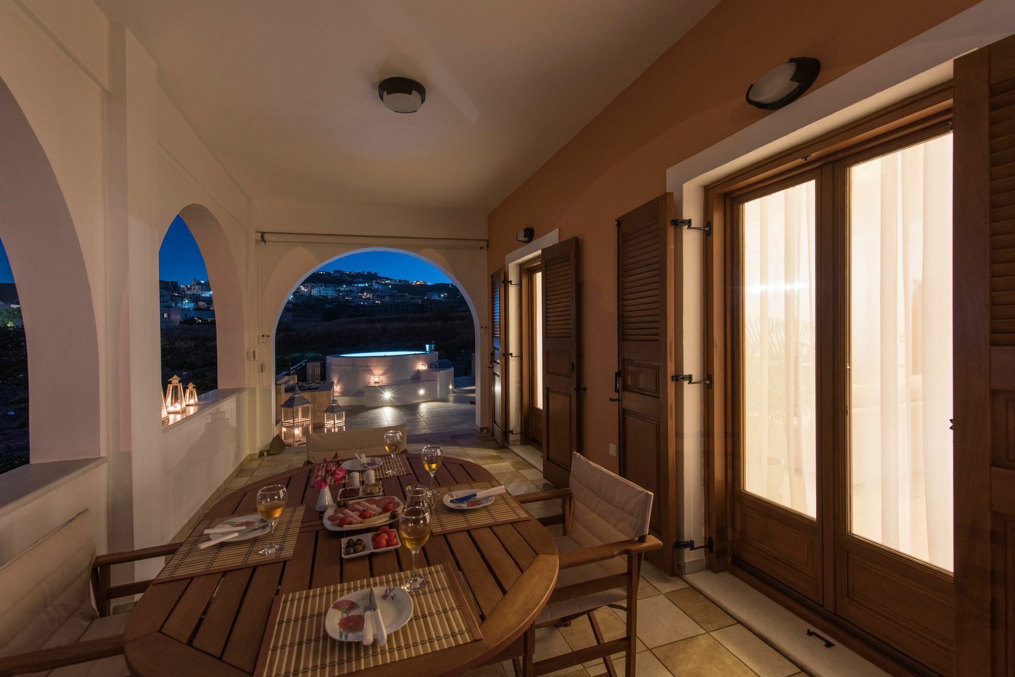 Vineyard Exclusive Suites Akrotírion Esterno foto