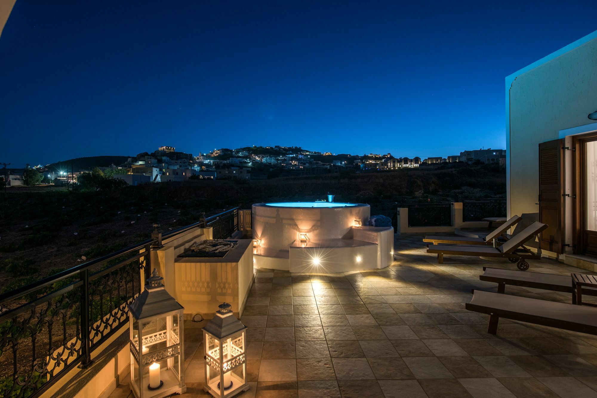 Vineyard Exclusive Suites Akrotírion Esterno foto