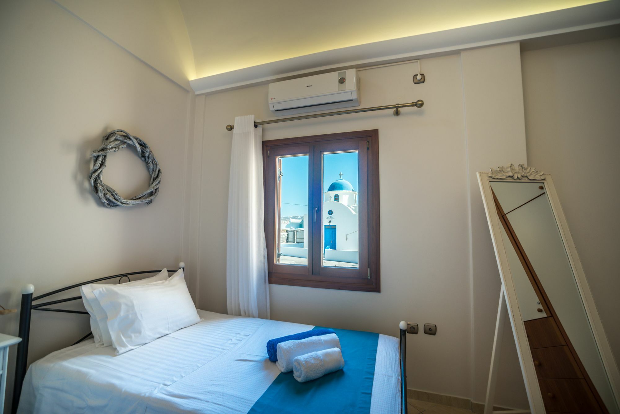 Vineyard Exclusive Suites Akrotírion Esterno foto